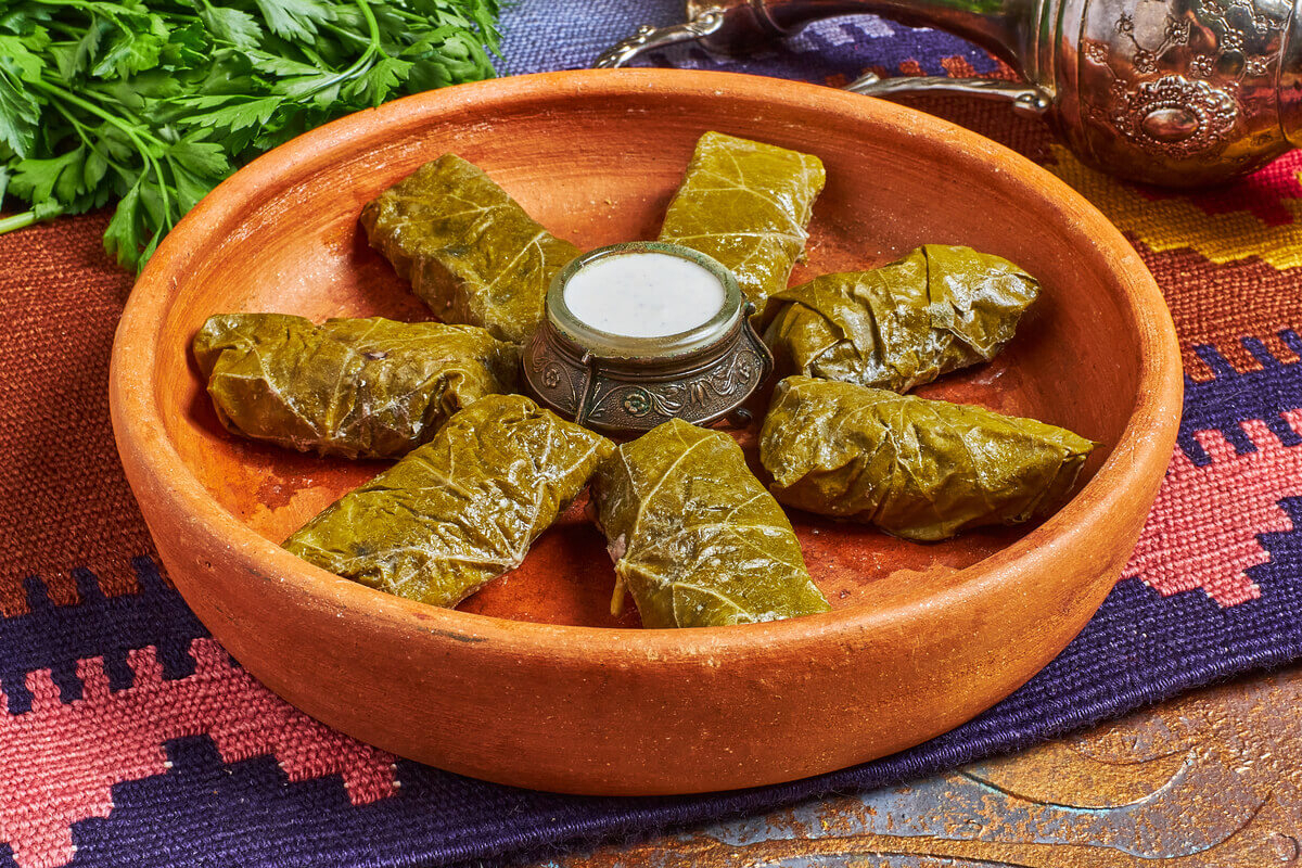 Толма в виноградных листьях