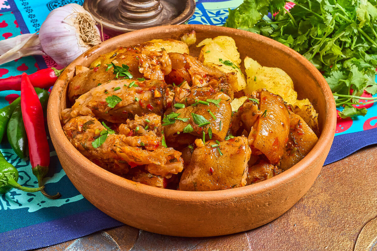 Рублёная рулька, томлёная в пряном соусе