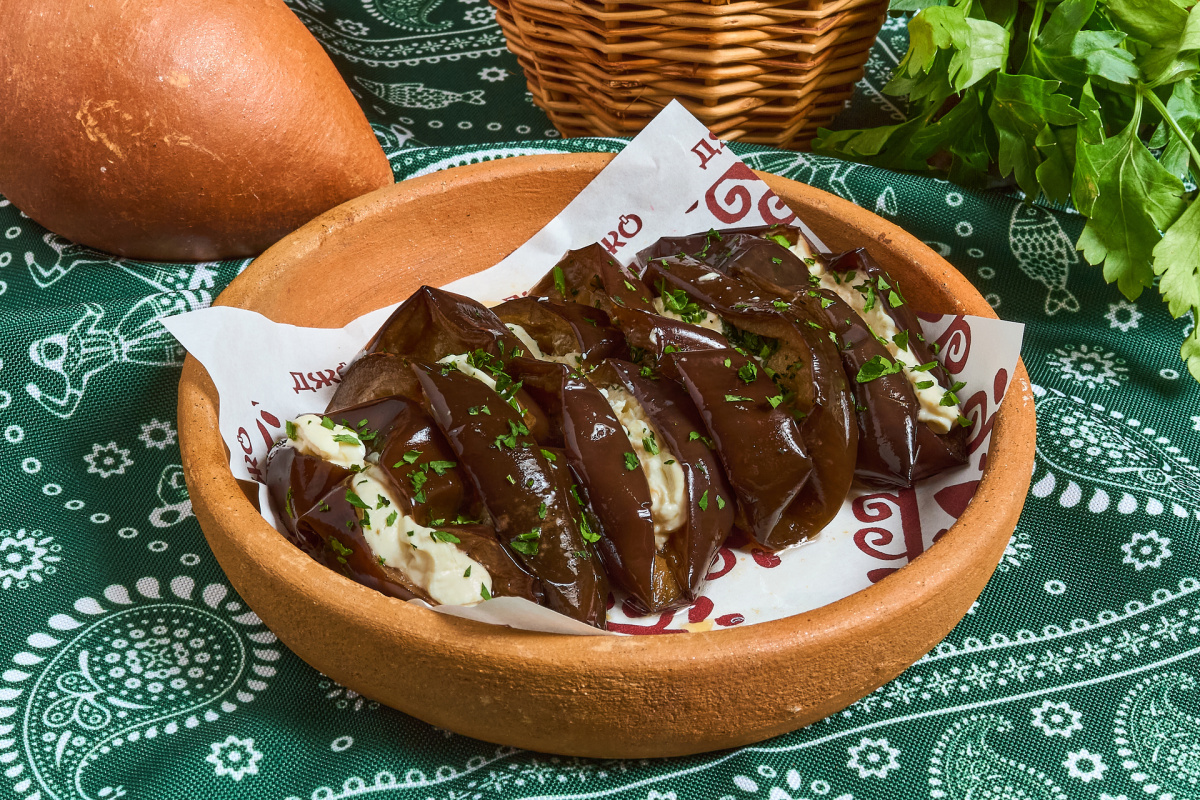 Закуска из баклажан с сыром и чесноком  