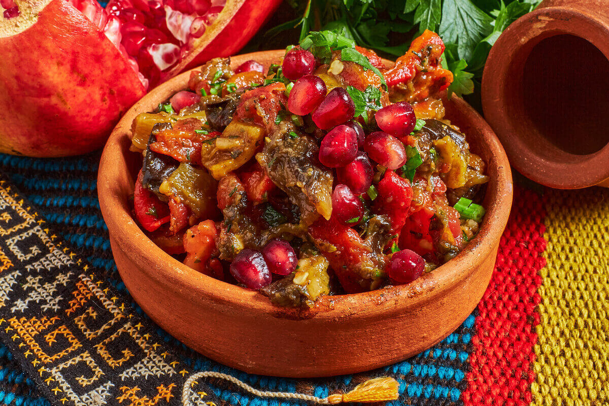 Аджапсандал из запеченных овощей