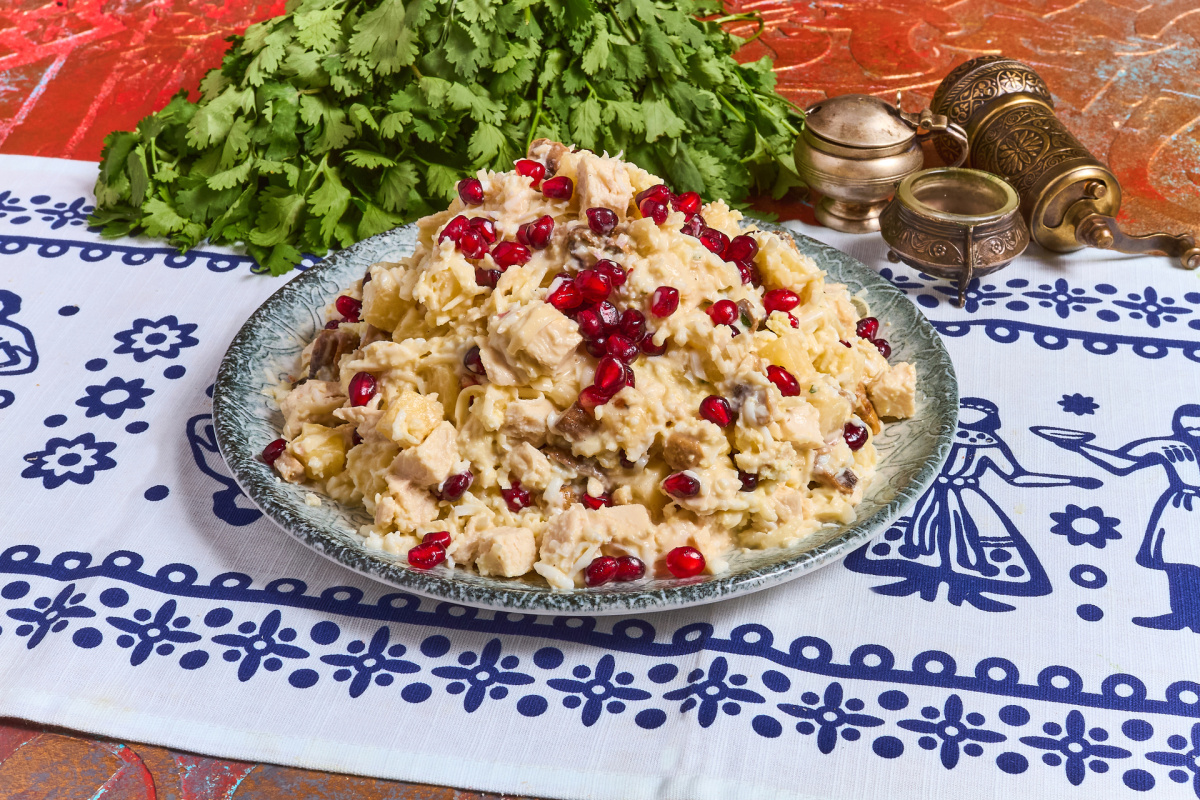 Куриный с ананасом и гранатом
