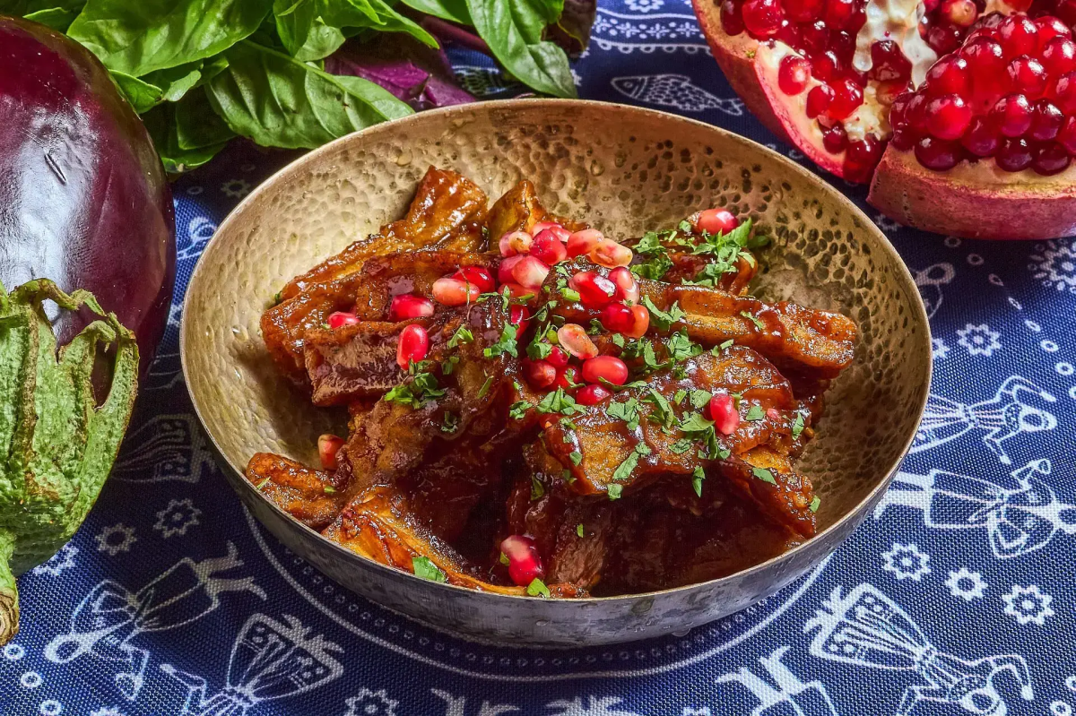 Баклажаны в гранатовом соусе